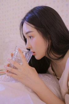 兰姨不敢发出一点声音怕吵醒风
